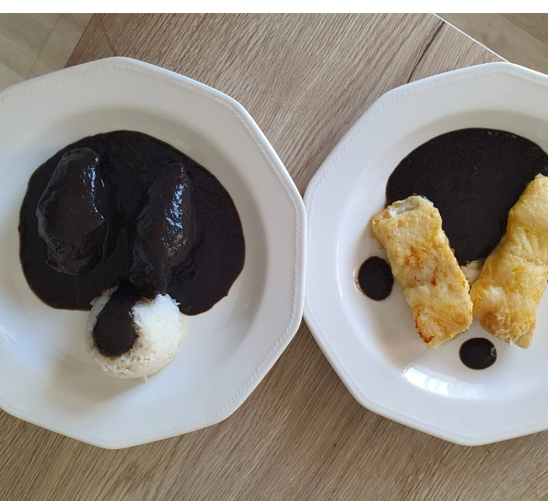 CALAMARES RELLENOS CON GAMBAS Y ARROZ DE GUARNICIÓN