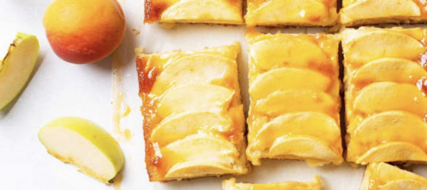 Tarta de manzana con crema pastelera y glaseado de albaricoque