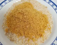 Step <p>PONEMOS EL ACEITE Y LA CEBOLLA EN EL VASO Y TROCEAMOS 5SEG/V4.5. SOFREÁMOS 7M/120º/V.1</p><p>AÑADIR LA MANTEQUILLA Y PONER 2M/100º/V1.</p><p><br></p> illustration