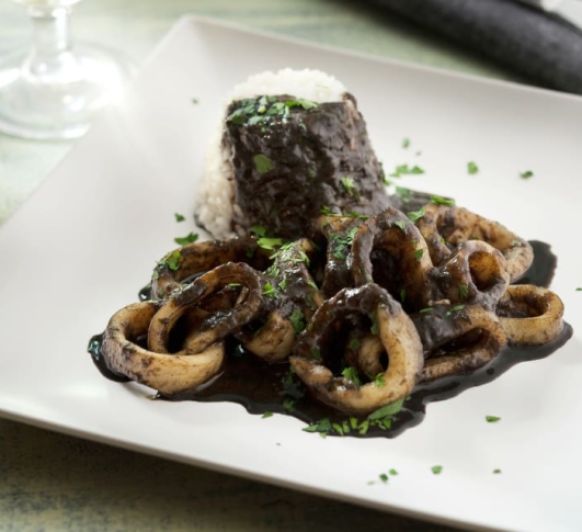 CALAMARES EN SU TINTA