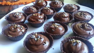 TARTALETAS CASERAS CON CREMA DE TRUFA Y NATA